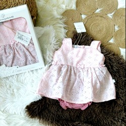 Луксозна италианска кутия с бебешка боди рокля в розово от рязана дантела Луксозна италианска кутия с бебешка боди рокля в розово от рязана дантела