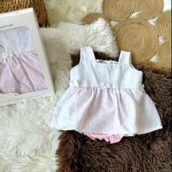 Луксозна италианска боди рокля от рязана дантела в бяло и розово в кутия Луксозна италианска боди рокля от рязана дантела в бяло и розово в кутия