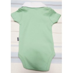 Бебешко боди с къс ръкав и якичка в зелено Бебешко боди с къс ръкав и якичка в зелено
