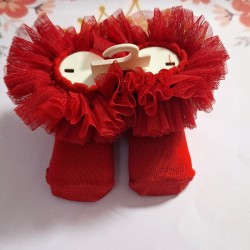 Бебешки чорапи в червено с червен тюл 0-9м