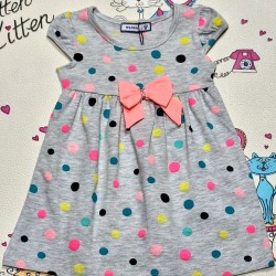 Детска лятна рокля в сиво на цветни точки с розова панделка