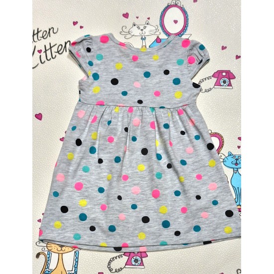 Детска лятна рокля в сиво на цветни точки с розова панделка