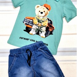 Детски летен комплект със зелена тениска с яка и къси дънкови панталони Детски летен комплект със зелена тениска с яка и къси дънкови панталони