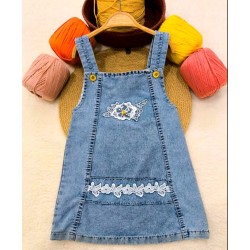 Детски дънков сукман с дантела и презрамки Детски дънков сукман с дантела и презрамки