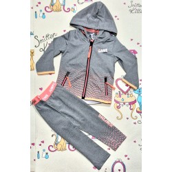 Детски спортен комплект в сиво от 3 части от тънка спортна материя Детски спортен комплект в сиво от 3 части от тънка спортна материя