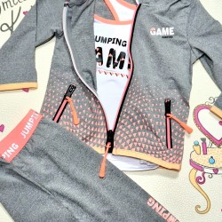 Детски спортен комплект в сиво от 3 части от тънка спортна материя