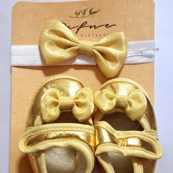 Бебешки комплект в златисто от обувки и лента за коса