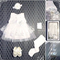 Луксозен комплект в кутия за новородено с рокля в бяло 0м-4м Луксозен комплект в кутия за новородено с рокля в бяло 0м-4м