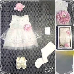 Луксозен комплект в кутия за новородено с рокля 0м-4м в розово и бяло Луксозен комплект в кутия за новородено с рокля 0м-4м в розово и бяло