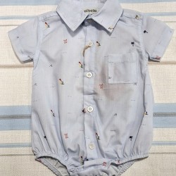 Бебешко светло синьо боди риза с яка и къс ръкав Бебешко светло синьо боди риза с яка и къс ръкав