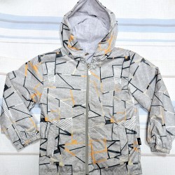 Детско яке ветровка в сиво с принт и качулка 5г-8г Детско яке ветровка в сиво с принт и качулка 5г-8г