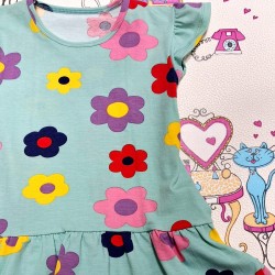 Детска лятна рокля в зелено с цветя и лента за коса