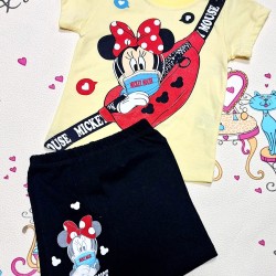 Детски летен комплект с жълта тениска и къси панталони с Мини Маус Детски летен комплект с жълта тениска и къси панталони с Мини Маус