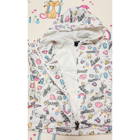 Детско яке ветровка в бяло с весел принт с качулка Детско яке ветровка в бяло с весел принт с качулка