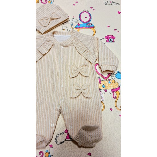 Стилен бебешки гащеризон в бежово с панделки и шапка