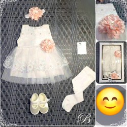 Луксозен комплект в кутия за новородено с рокля 0м-4м в бяло и праскова Луксозен комплект в кутия за новородено с рокля 0м-4м в бяло и праскова