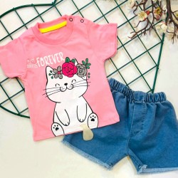 Детски летен комплект с къси дънкови панталони и блуза с коте Детски летен комплект с къси дънкови панталони и блуза с коте