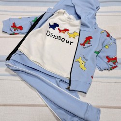 Детски спортен комплект в светло синьо с динозаври от 3 части Детски спортен комплект в светло синьо с динозаври от 3 части