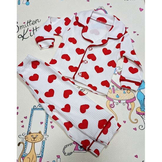 Бебешки комплект 2 части в бяло на червени сърца Бебешки комплект 2 части в бяло на червени сърца