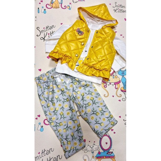 Бебешки комплект с жълт елек,блуза и панталон на цветя Бебешки комплект с жълт елек,блуза и панталон на цветя