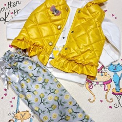 Бебешки комплект с жълт елек,блуза и панталон на цветя