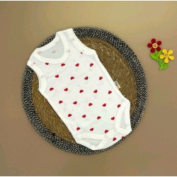 Бебешки боди потник в бяло на червени сърчица Бебешки боди потник в бяло на червени сърчица