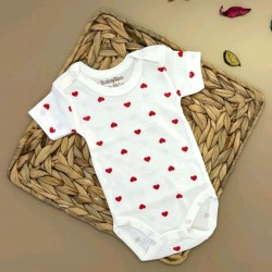 Бебешко боди в бяло на червени сърца
