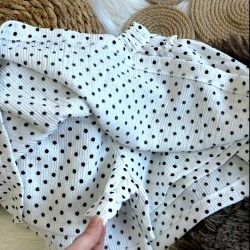 Детска пола с къси панталонки в бяло на точки Детска пола с къси панталонки в бяло на точки