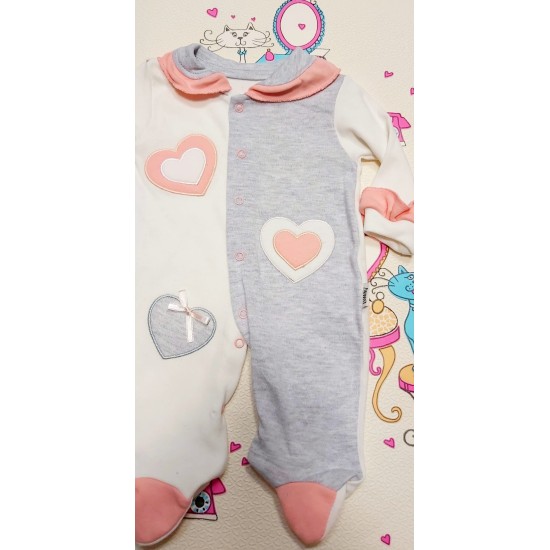 Бебешки гащеризон в бяло,сиво и розово на сърца