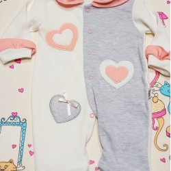 Бебешки гащеризон в бяло,сиво и розово на сърца