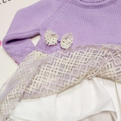 Плетена бебешка рокля в лилаво с дантела