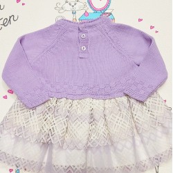 Плетена бебешка рокля в лилаво с дантела