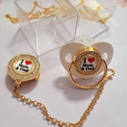 Луксозен биберон залъгалка с клипс в бяло и златисто  I love mum&dad