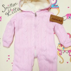 Пухкав бебешки гащеризон с качулка от розово плетиво Пухкав бебешки гащеризон с качулка от розово плетиво