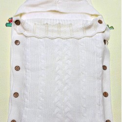 Бебешко порт бебе с качулка и пухкава подплата в кремаво/бяло