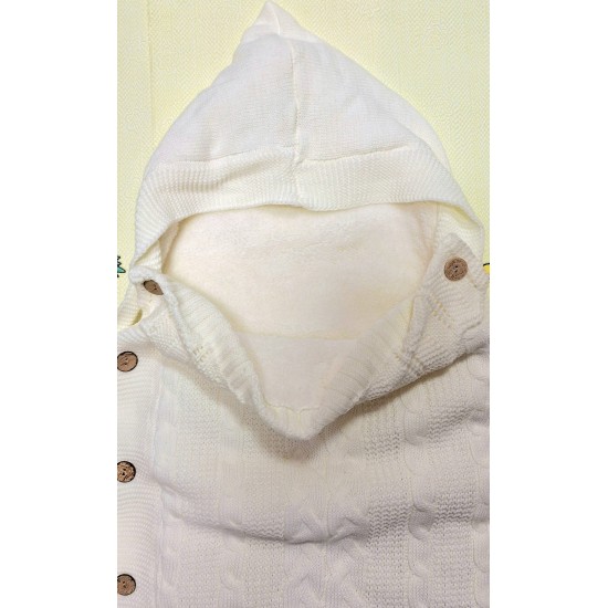 Бебешко порт бебе с качулка и пухкава подплата в кремаво/бяло Бебешко порт бебе с качулка и пухкава подплата в кремаво/бяло