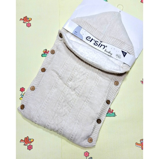 Бебешко порт бебе с качулка и пухкава подплата в кремаво/бяло Бебешко порт бебе с качулка и пухкава подплата в кремаво/бяло