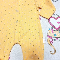 Бебешки гащеризон в жълто на цветчета от дишаща материя