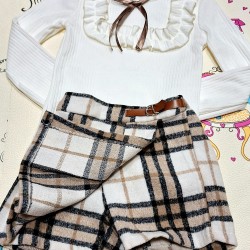 Детски комплект с блуза и къс пола-панталон в каре Детски комплект с блуза и къс пола-панталон в каре