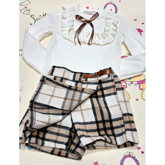 Детски комплект с блуза и къс пола-панталон в каре Детски комплект с блуза и къс пола-панталон в каре