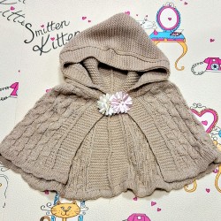 Бебешка плетена пелерина/болеро в бежово с качулка