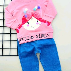 Бебешки комплект с блуза и дънки Момичето с плитки Бебешки комплект с блуза и дънки Момичето с плитки