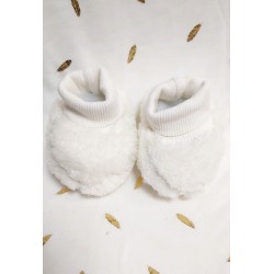 Бебешки пухкави терлички в бяло Бебешки пухкави терлички в бяло