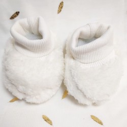 Бебешки пухкави терлички в бяло