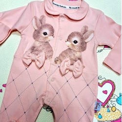 Бебешки гащеризон с якичка в светло розово  Зайчета
