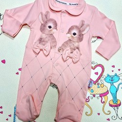 Бебешки гащеризон с якичка в светло розово  Зайчета