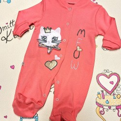 Бебешки памучен гащеризон в цвят корал  Коте с корона