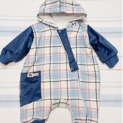 Бебешки мекичък гащеризон/космонавт в синьо каре Бебешки мекичък гащеризон/космонавт в синьо каре