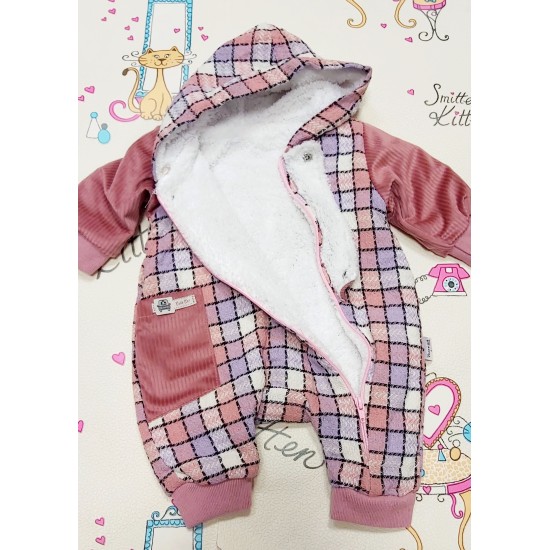 Бебешки мекичък гащеризон/космонавт в розово каре Бебешки мекичък гащеризон/космонавт в розово каре