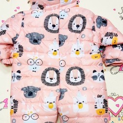 Детски бебешки космонавт в розово Джунгла Детски бебешки космонавт в розово Джунгла